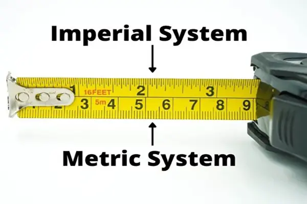 متر نواری با علامت گذاری سیستم انگلیسی (16 فوت) و علامت گذاری سیستم متریک (5 متر)